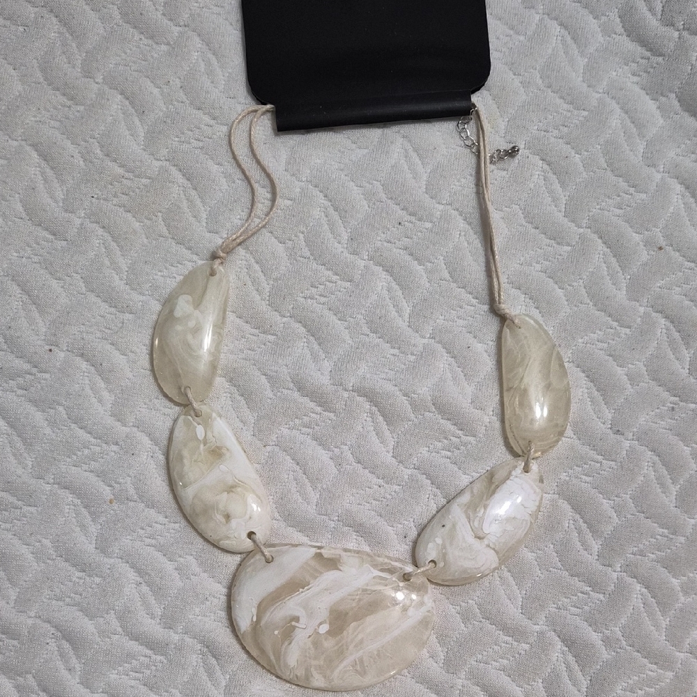Elegant Cream Necklace